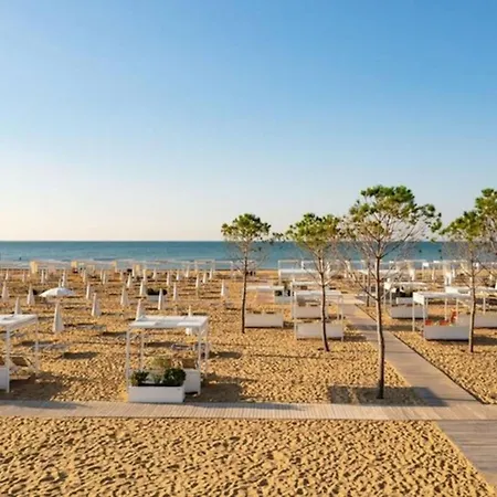 Bright With Sea View Apartment *